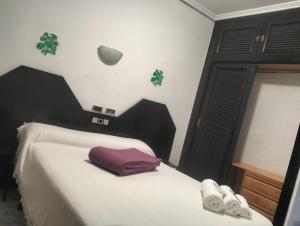 A bed or beds in a room at Hostal New York City