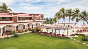 an aerial view of the hotel and the beach at Hotel Bahía Paraíso in San Blas