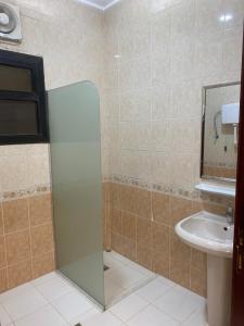 a bathroom with a shower and a sink at شقق ضيافة رغد 2 in Al Madinah