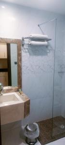 a bathroom with a sink and a mirror at فندق نجمة العزيزية Star AL Aziziyah in Makkah