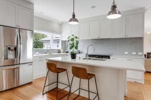 Fotografie z fotogalerie ubytování Countryside Haven Retreat with Pool and Deck v destinaci Clevedon