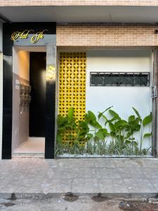 a store front with a yellow and black door at Flat Jk 01 térreo in Juazeiro do Norte