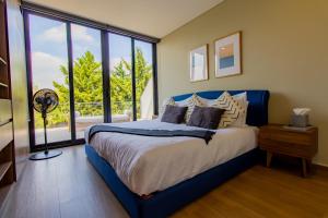 Postel nebo postele na pokoji v ubytování Capitalia Downtown Del Valle