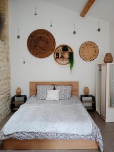 a bedroom with a large bed in a room at Le Cosy Cabarieu in Saint-André-de-Cubzac