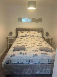 a bed in a bedroom with two night stands at Annie's Hideaway in Chapel Saint Leonards +28 photos