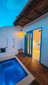 a room with a bed and a swimming pool at Sollaris in Amontada