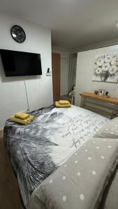 Posteľ alebo postele v izbe v ubytovaní Alicante Postiguet Studios
