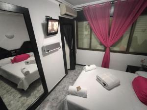 A bed or beds in a room at Hostal New York City