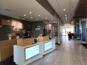 Lobbyn eller receptionsområdet på Holiday Inn Express & Suites - Bensenville - O'Hare, an IHG Hotel