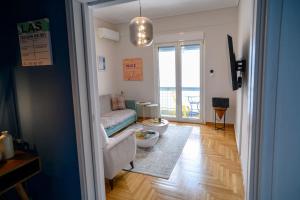 Ruang duduk di BlueXenia 1 bedroom Retro Luxury