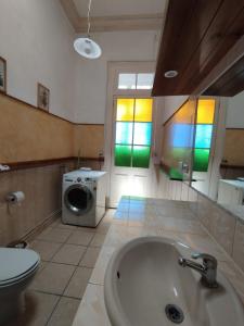 Koupelna v ubytování Hostal Tulio Porteño + 26 fotografií