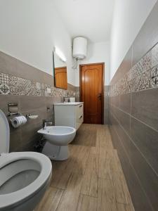a bathroom with a toilet and a sink at ETNAPARTMENT 3 in Giardini Naxos