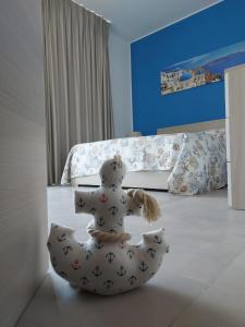 a toy horse sitting on a pod in a bedroom at Il Giardino dei Coralli in Plemmirio