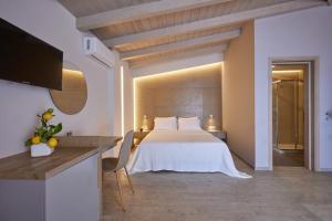 Кровать или кровати в номере CICADA HOTEL