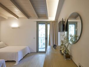 Кровать или кровати в номере CICADA HOTEL