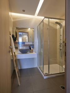 Ванная комната в CICADA HOTEL