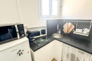 A cozinha ou cozinha compacta de Le Soft Spot - hyper centre Nogent-sur-Marne
