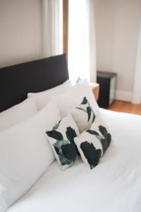 Postel nebo postele na pokoji v ubytování Canandaigua Guesthouse