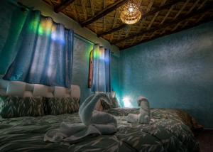 a room with a bed with a dragon on it at Palma Ziz in Aït Athmane