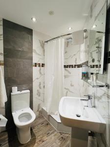 Koupelna v ubytování Cheshire Hotel Central London