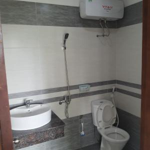 Koupelna v ubytování KenPiB Homestay - NGUYÊN CĂN, đậu nhiều ô tô