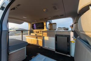 una vista interior de una caravana con una cocina en ella en Macaronesia Campervan en Costa Del Silencio