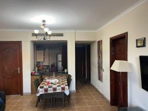a living room with a table and a kitchen at شالية ارضى مميز فى السخنة in Ain Sokhna
