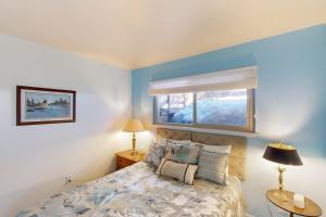 a bedroom with a bed and a window at Take a Peak in Incline Village