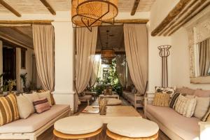 a living room with couches and a table at El Cortijo Hotel Boutique in Cachí