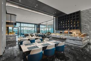 Makanan di atau berdekatan hotel