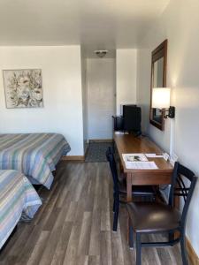Μια τηλεόραση ή/και κέντρο ψυχαγωγίας στο John Day Motel