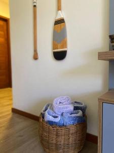 a basket of towels sitting next to a wall at Village 115 Barra Grande (Viva Barra) in Marau