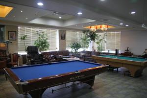 Gunsan Western Hotel tesisinde bir bilardo masası