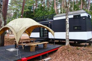 Das Gebäude in dem sich der Campingplatz befindet