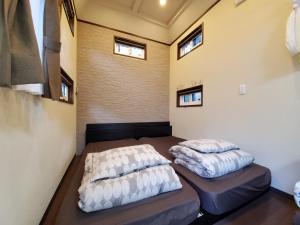 Ein Bett oder Betten in einem Zimmer der Unterkunft 森と湖の楽園ＷorkshopＣampＲesort