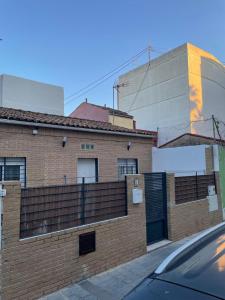 a brick building with a fence in front of it at Casa Pancho.Casita acogedora en Valencia in Valencia