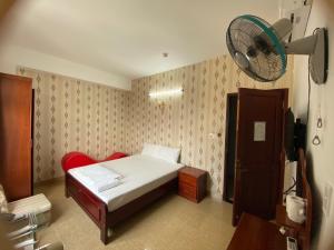 Postel nebo postele na pokoji v ubytování Nhat Hoang Hotel