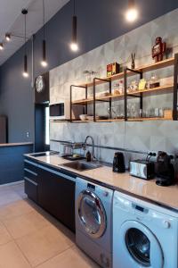 a kitchen with a washing machine and a sink at SLB Apart - Studio in San Luis