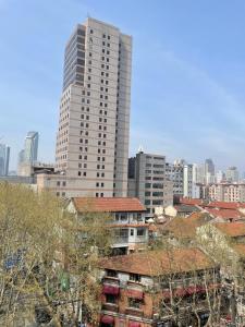 Nespecifikovaný výhled na destinaci Šanghaj nebo výhled na město při pohledu z apartmánu