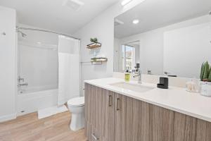 Koupelna v ubytování Charming 2bd2ba Apt Near Dt-petfriendlywifi