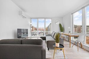 Posezení v ubytování Charming 2bd2ba Apt Near Dt-petfriendlywifi