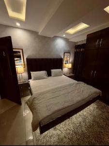 A bed or beds in a room at 1 bed apartment available in Al nadd
