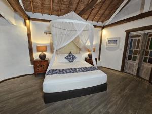 Ένα ή περισσότερα κρεβάτια σε δωμάτιο στο Villa Aurora: 4 BR, Front Beach