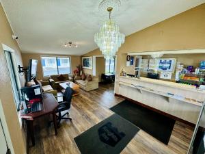 a large living room with a chandelier and a pharmacy at Knights Inn Bridgeport Frankenmuth in Bridgeport