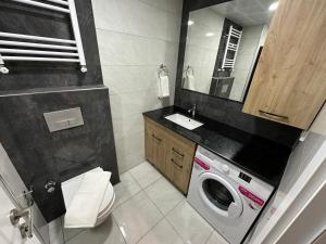 Et badeværelse på Real Homes Lara + 56 billeder