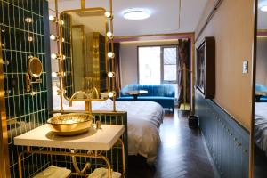 a hotel room with a bathroom with a bed and a sink at Xinyu Hotel - Shanghai Jiao Tong University Xinhua Road in Shanghai