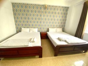 Postel nebo postele na pokoji v ubytování Nhat Hoang Hotel