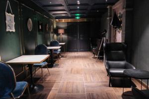 a room with tables and chairs and a wooden floor at Xinyu Hotel - Shanghai Jiao Tong University Xinhua Road in Shanghai