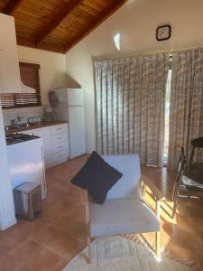 Dapur atau dapur kecil di River foreshore Cabin