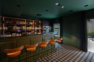 Khu vực lounge/bar tại Abstract Hotel & Residences